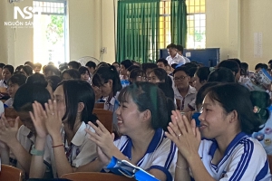  Cty Nguồn Sáng Mới đã vinh dự được tư vấn hướng nghiệp cho các bạn học sinh khối 12 tại trường THPT Võ Văn Kiệt - Vũng Liêm - Vĩnh Long
